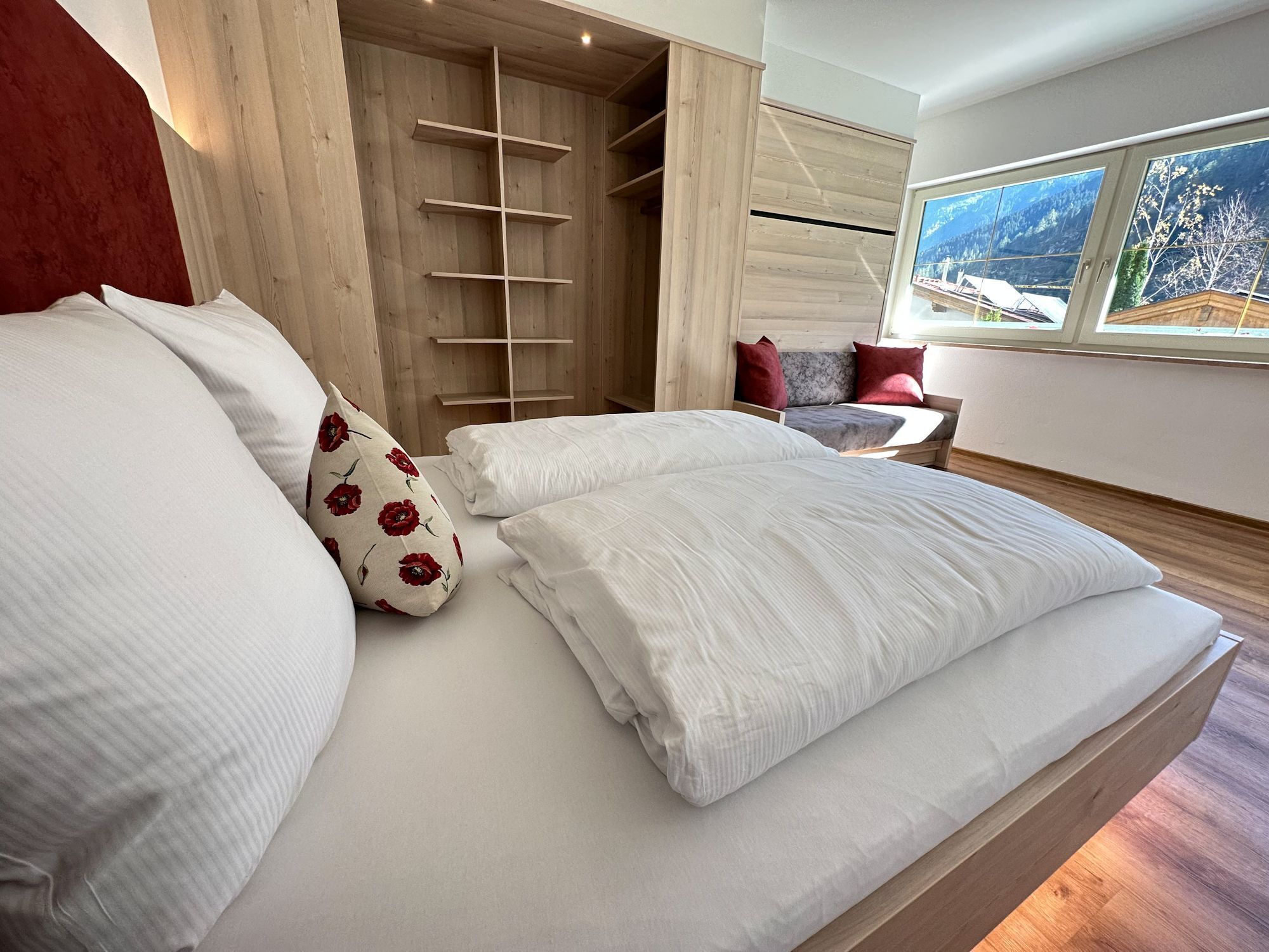 Appartementhaus Zillertal: Ferienwohnung Nr. 2 - Schlafzimmer