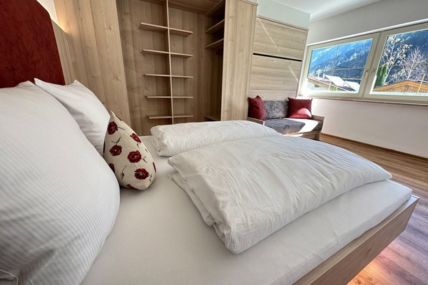 Appartementhaus Zillertal: Ferienwohnung Nr. 2 - Schlafzimmer