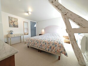 5 bedrooms, desk, iron/ironing board, travel crib - Grande Maison de Bourg 12 Couchages à 700m du Château de Cheverny (Cour-Cheverny)