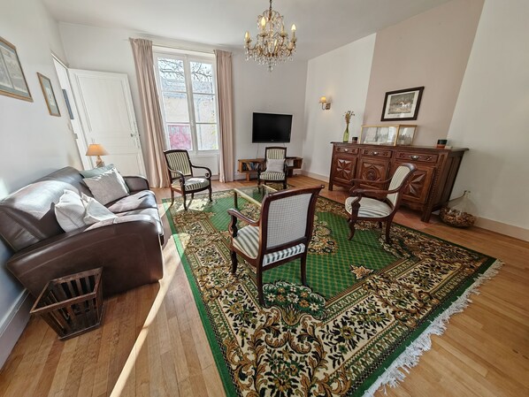 TV, ping pong, books