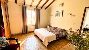 4 bedrooms, iron/ironing board, free WiFi, bed sheets - Maison de Campagne- mas Célestin Avec Piscine 6 Personnes - 3 Chambres (Camaret-sur-Aigues)