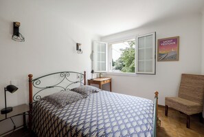 4 chambres, fer et planche à repasser, accès au Wi-Fi (inclus)