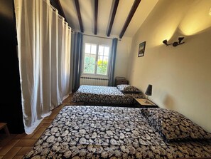 4 Schlafzimmer, Bügeleisen/Bügelbrett, kostenloses WLAN, Bettwäsche