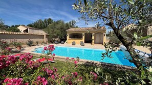 Outdoor pool - Maison de Campagne- mas Célestin Avec Piscine 6 Personnes - 3 Chambres (Camaret-sur-Aigues)