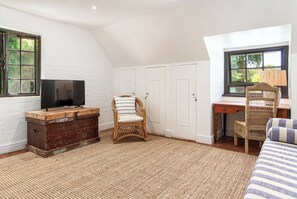 Family House, 4 Bedrooms, Garden View | Living area | 40-cm Smart TV with digital channels, streaming services, printers - Noordhoek Village Hotel (Cape Town)