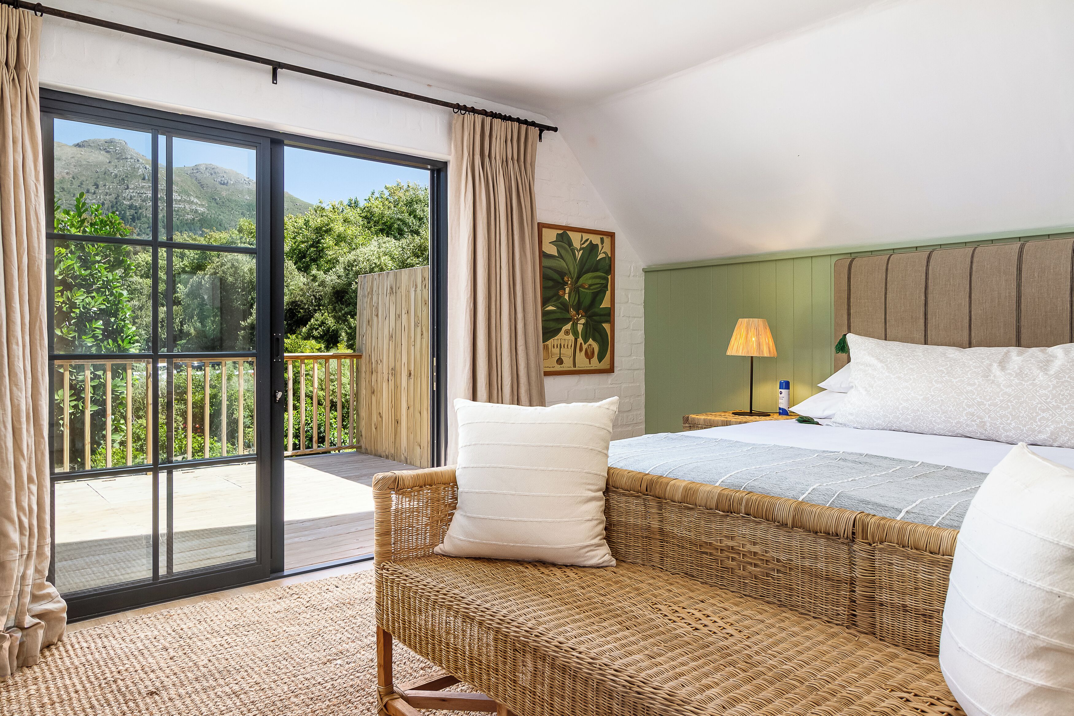 Casa família, 4 quartos, vista para o jardim | Cortinas blackout, ferros/tábuas de passar roupa, Wi-Fi de cortesia