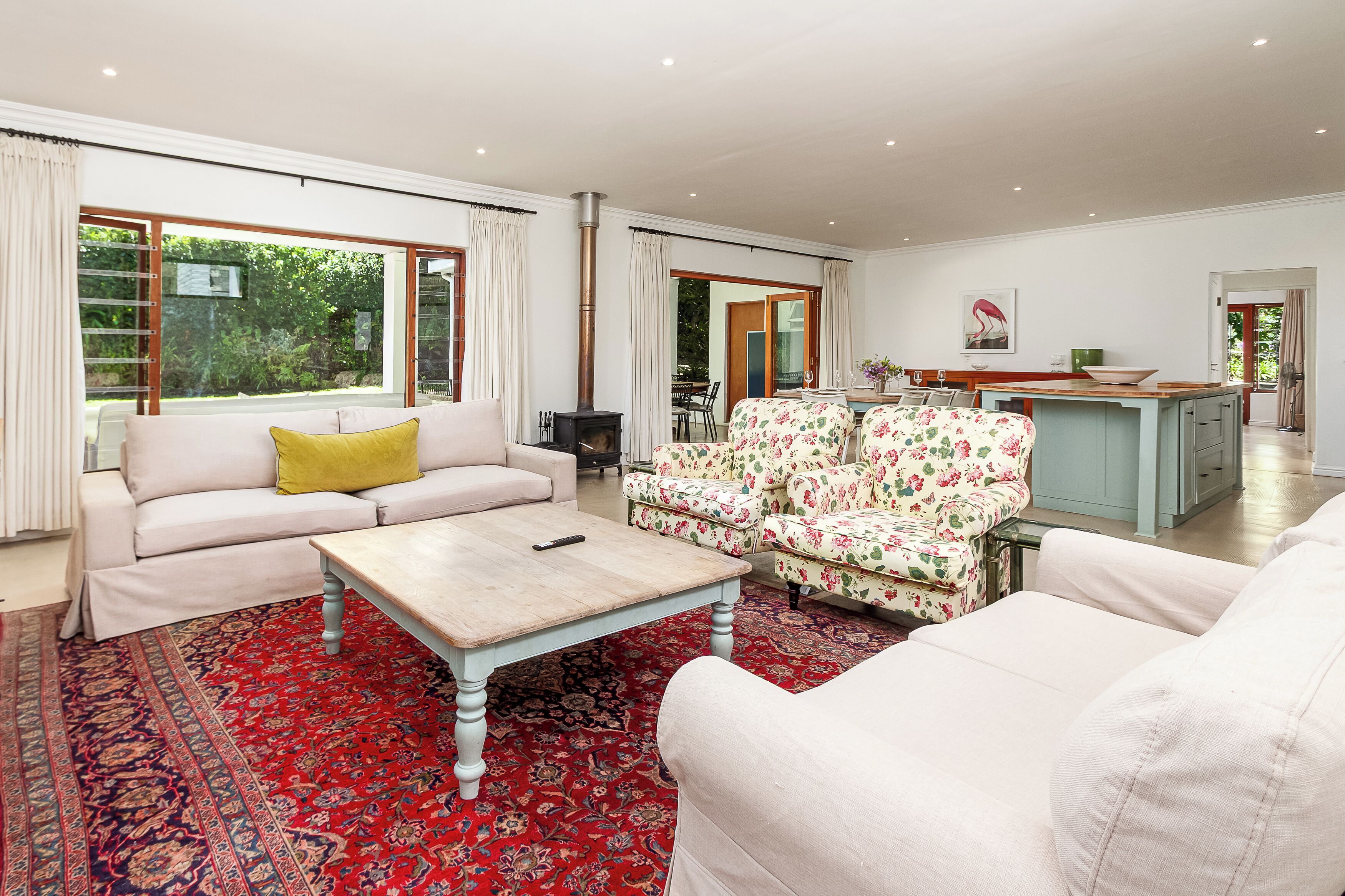 家庭單棟房屋 | 客廳 | 40 厘米智能電視連數碼電視頻道、串流服務、打印機