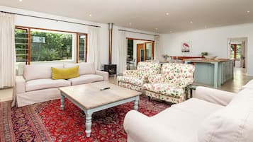 Family House | Living area | 40-cm Smart TV with digital channels, streaming services, printers