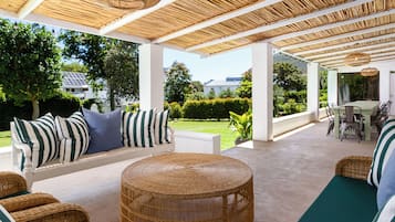 Family House, 4 Bedrooms, Garden View | Living area | 40-cm Smart TV with digital channels, streaming services, printers