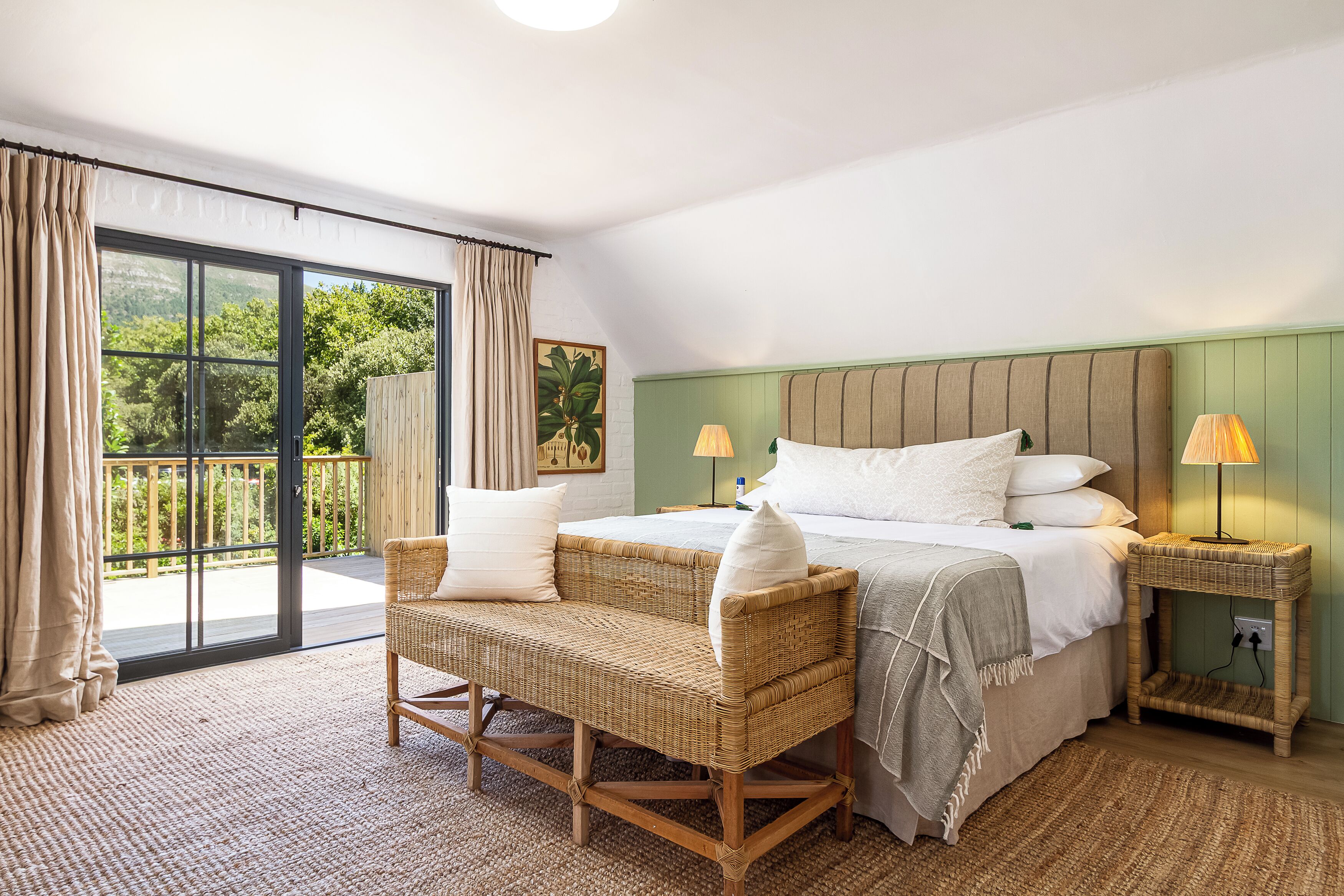 Family House, 4 Bedrooms, Garden View | Desk, blackout curtains, iron/ironing board, free WiFi