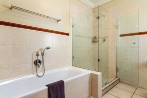 Standard Room, Non Smoking | Bathroom - Noordhoek Village Hotel (Cape Town)