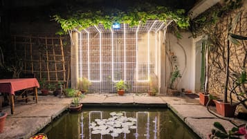 Family Room | Garden view