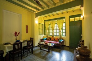 Living area - Luigi Villa (Puducherry)