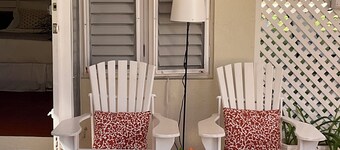 At the beach, Dreamin villa, staffed daily, relax recharge and enjoy. Welcome !