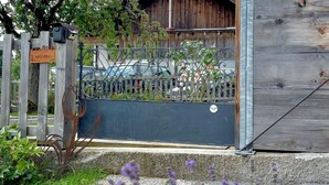 A wooden building with a sign reading 'Gästehaus Seeblick Gartenwohnung.'