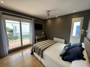 3 多间卧室、免费 WiFi、床单