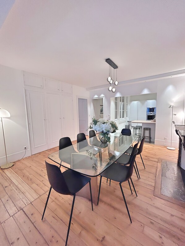 Dining - "l'élégant Paradoux ", Plein Centre. 5 Chambres, 3 Salles de Bain & 2 Toilettes (Toulouse)