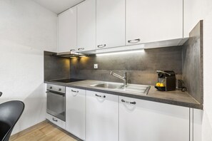 Fridge, microwave, oven, dishwasher