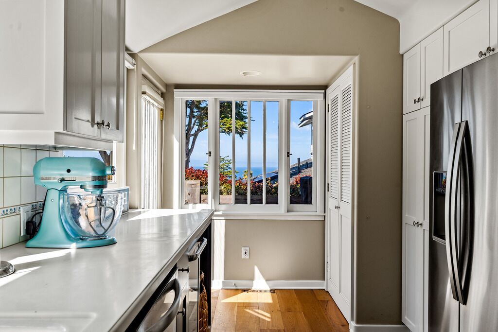 Frigorifero, microonde, lavastoviglie, macchina per tè/caffè