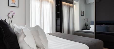 2 bedrooms, Egyptian cotton sheets, premium bedding, memory-foam beds