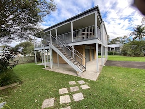 Exterior - Bungalow by the River - Water views, stones throw from River - Pet-Friendly! (Shoalhaven Heads)