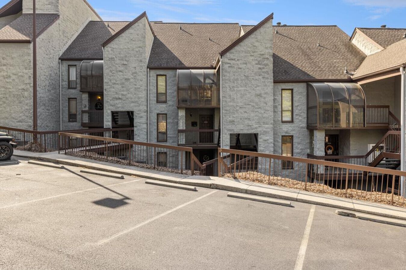 "Hilltop Paradise" Chalet Village