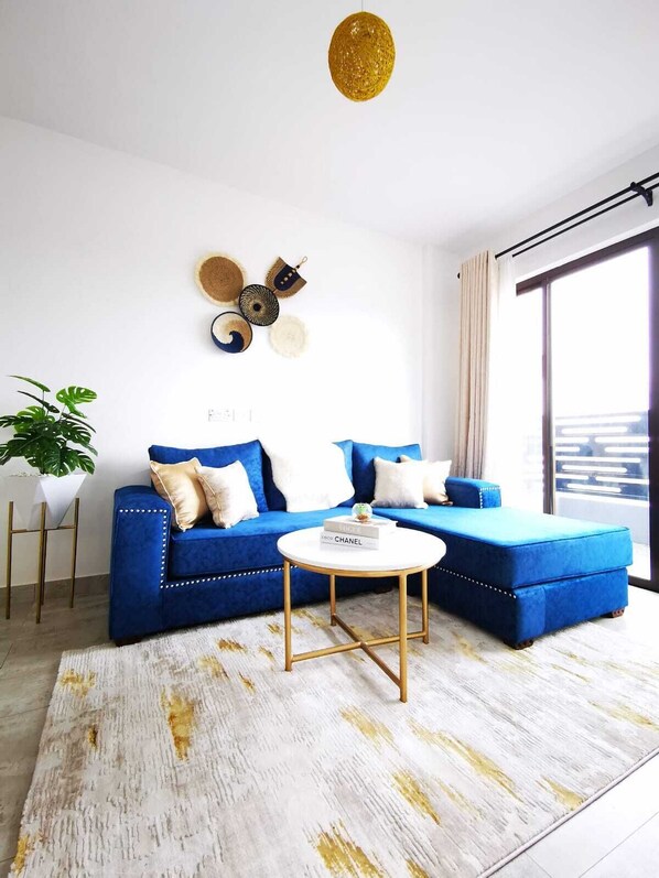 Appartement Affaires | Coin séjour | TV connectée de 34 pouces avec chaînes numériques