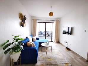 Appartement Affaires | Coin séjour | TV connectée de 34 pouces avec chaînes numériques