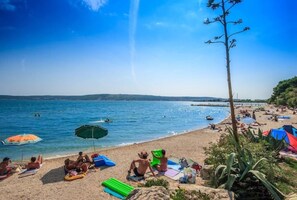 Beach - Apartment near beach + free parking (Kaštel Štafilić)