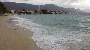 Beach - Apartment near beach + free parking (Kaštel Štafilić)