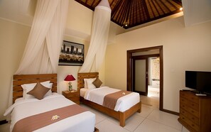 6 bedrooms, iron/ironing board, WiFi, bed sheets