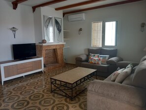 Télévision, cheminée