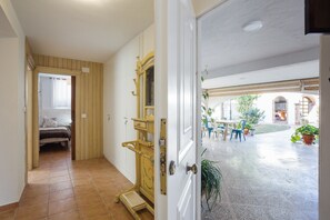 6 Schlafzimmer, Bügeleisen/Bügelbrett, kostenloses WLAN, Bettwäsche