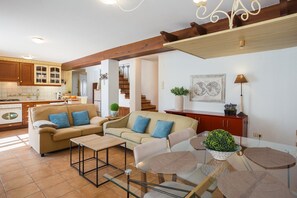 Télévision, cheminée