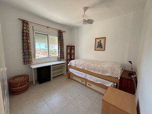 2 bedrooms, iron/ironing board, WiFi, bed sheets - 178 Royal Playa (Denia)