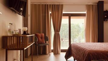 Phòng đôi Elite | Bộ đồ giường cao cấp, chăn bông, bàn, phòng cách âm