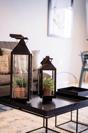 TV, offices - Prime Location, Unmatched Comfort: Your Jerusalem Getaway (Jerusalem)