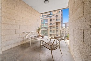 Property grounds - Prime Location, Unmatched Comfort: Your Jerusalem Getaway (Jerusalem)