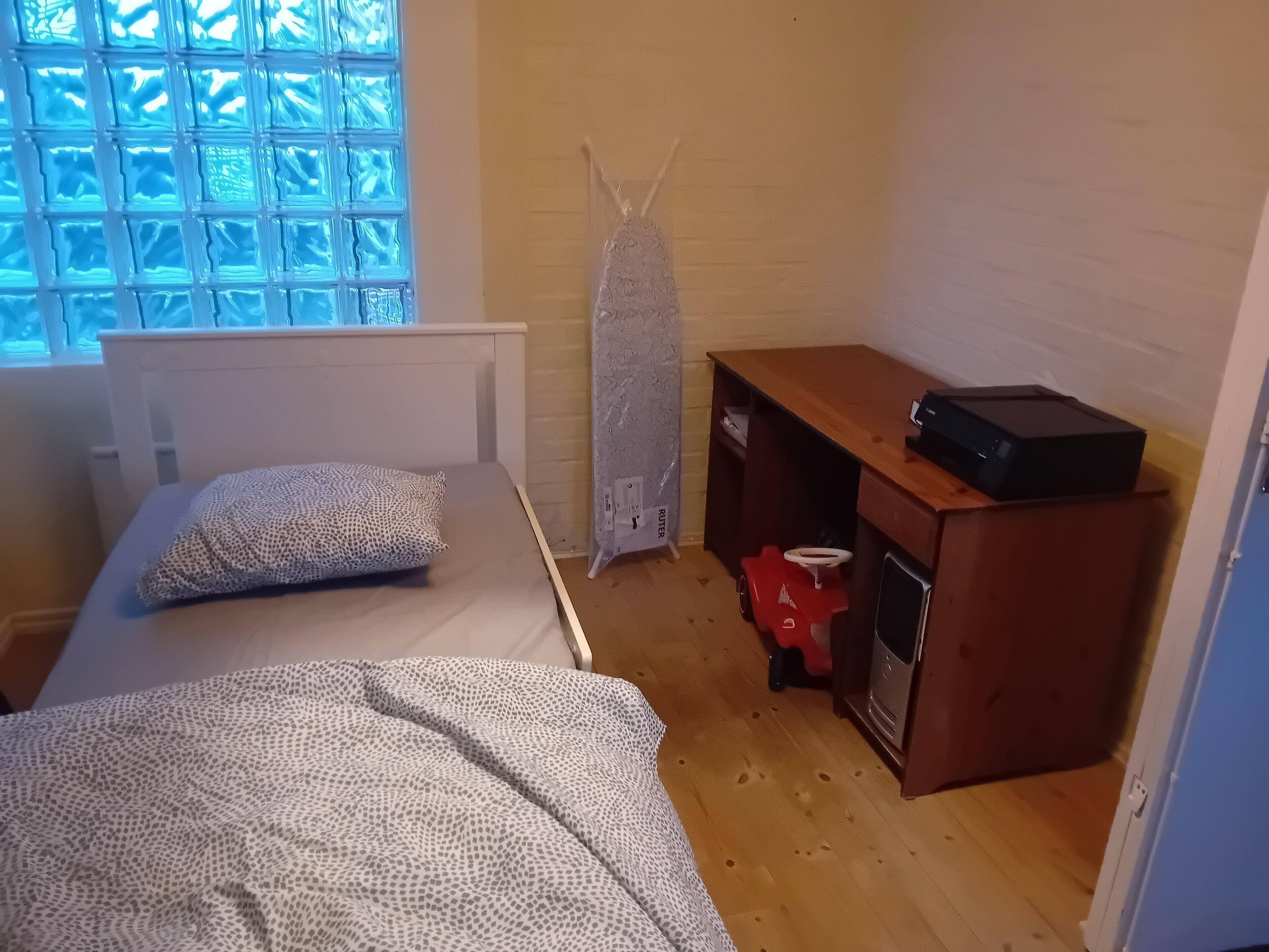 3 室のベッドルーム、デスク、アイロン / アイロン台、WiFi (無料)