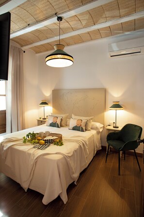 1 bedroom, travel crib, WiFi, bed sheets