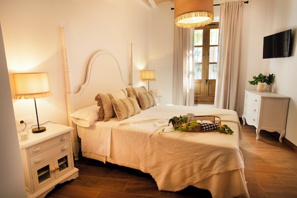 1 bedroom, travel crib, WiFi, bed sheets
