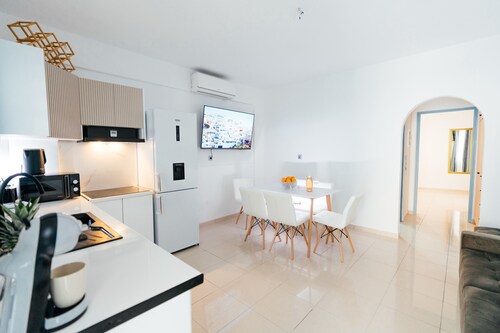Central Fira Luxury Apartment
