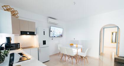Excellent Location Center Fira Deluxe Apartment