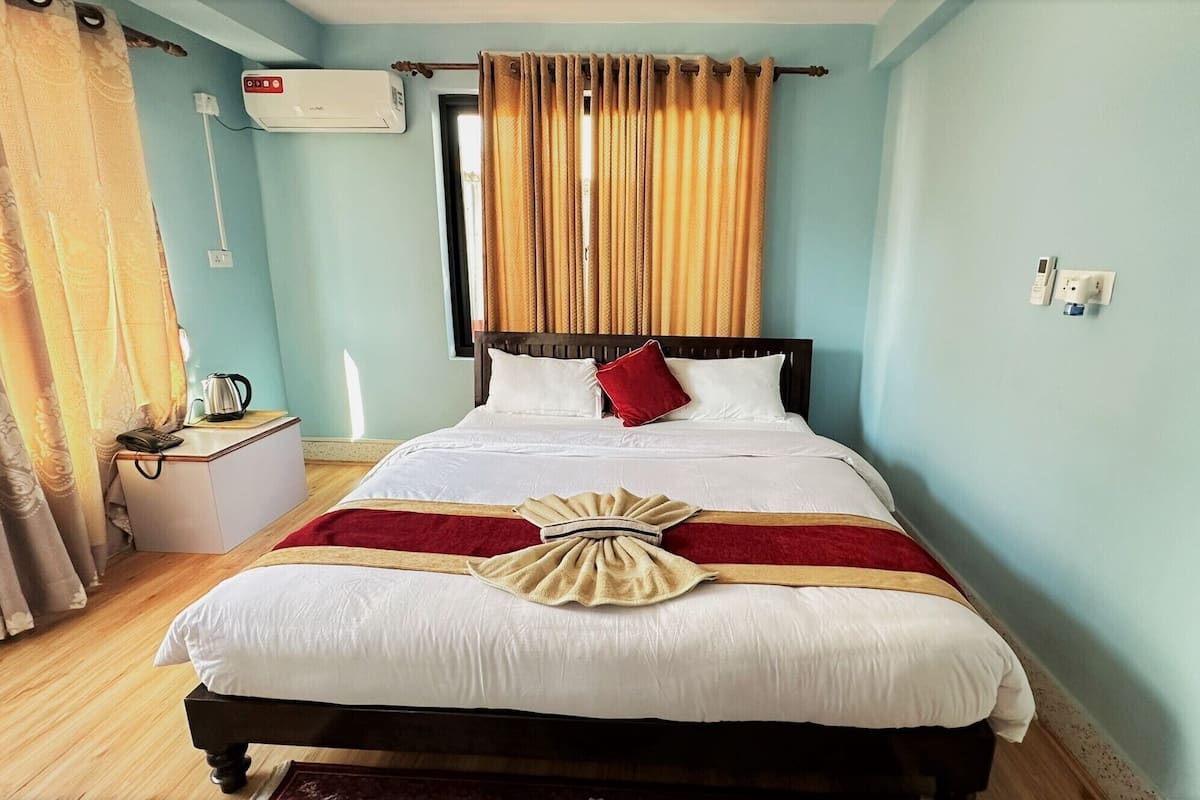 Deluxe Double Room, Garden View | Busa memori, meja, ruang kerja komputer riba, kalis bunyi 