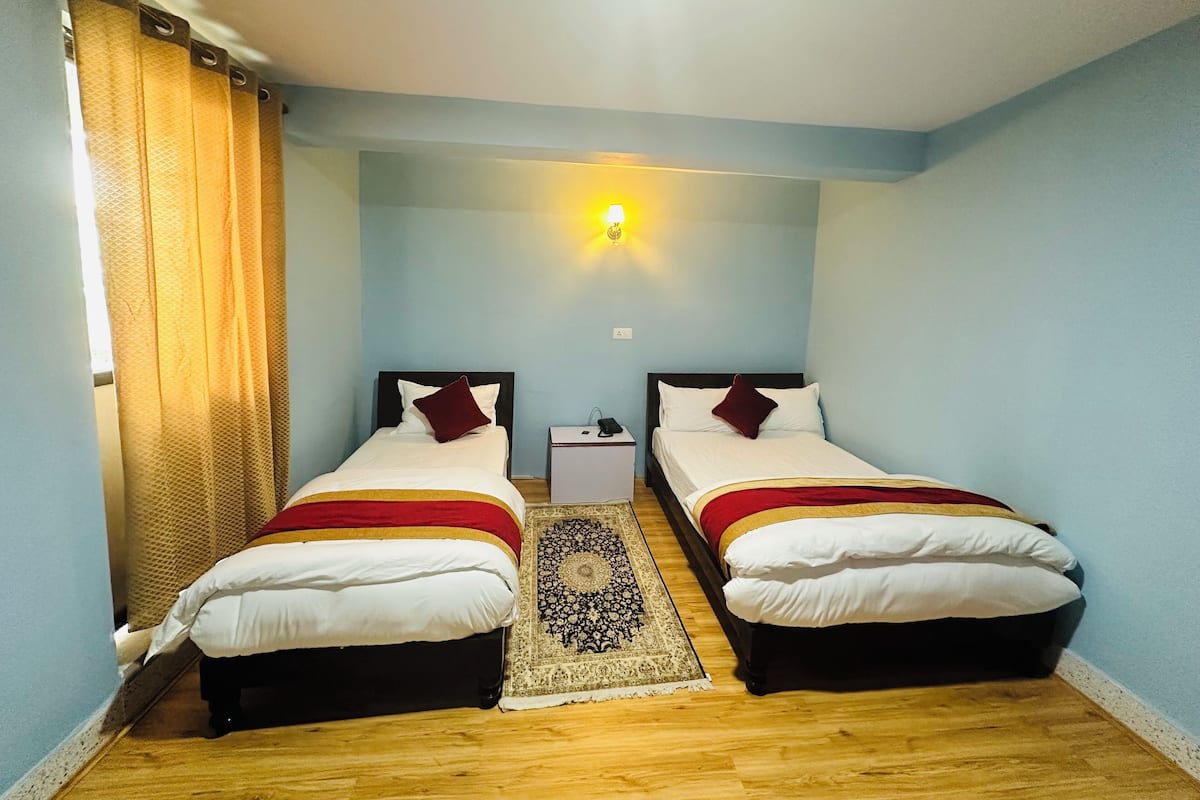Standard Double or Twin Room | Busa memori, meja, ruang kerja komputer riba, kalis bunyi 
