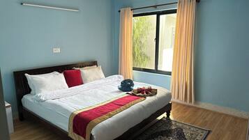 标准双人房 | 记忆海绵床垫、办公桌、笔记本电脑工作区、隔音