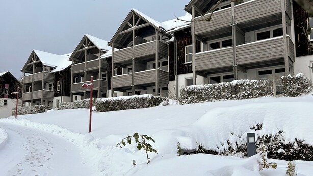 A multi-story hotel with balconies and a snow-covered landscape. - UplandParcs Bergresidence (Winterberg)