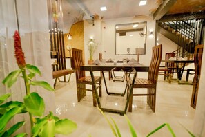 43-inch LED TV with satellite channels - Limeshine - Airport Transit Hotel (Seeduwa - Katunayake)