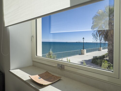 Elegant apartment with sea view as far as the eye can see