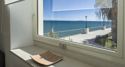 Elegant apartment with sea view as far as the eye can see